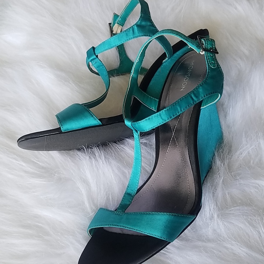 Shoes - Picture 2 of 6